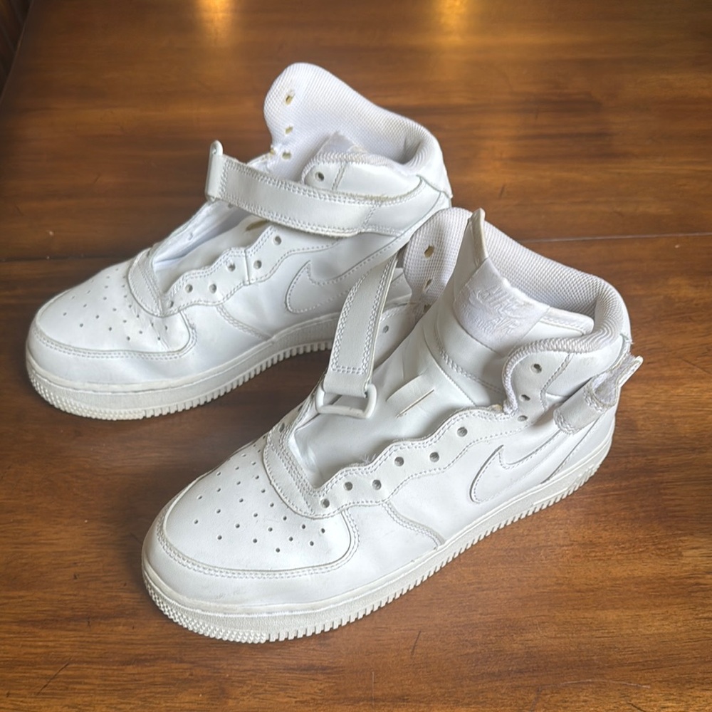 Nike Air Force 1 White High-Top Sneakers 6.5 Youth